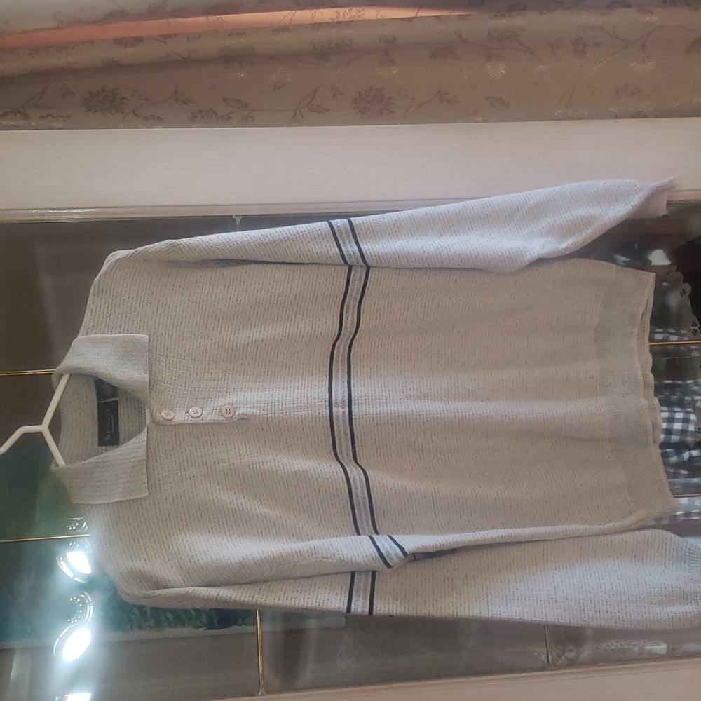Van Heusen Long Sleeve Men's Sweater. SIZE L